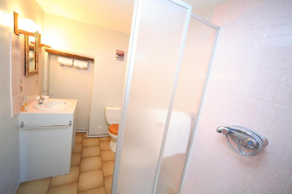 Belle De Nuit Bed & Breakfast Oppede Bilik gambar