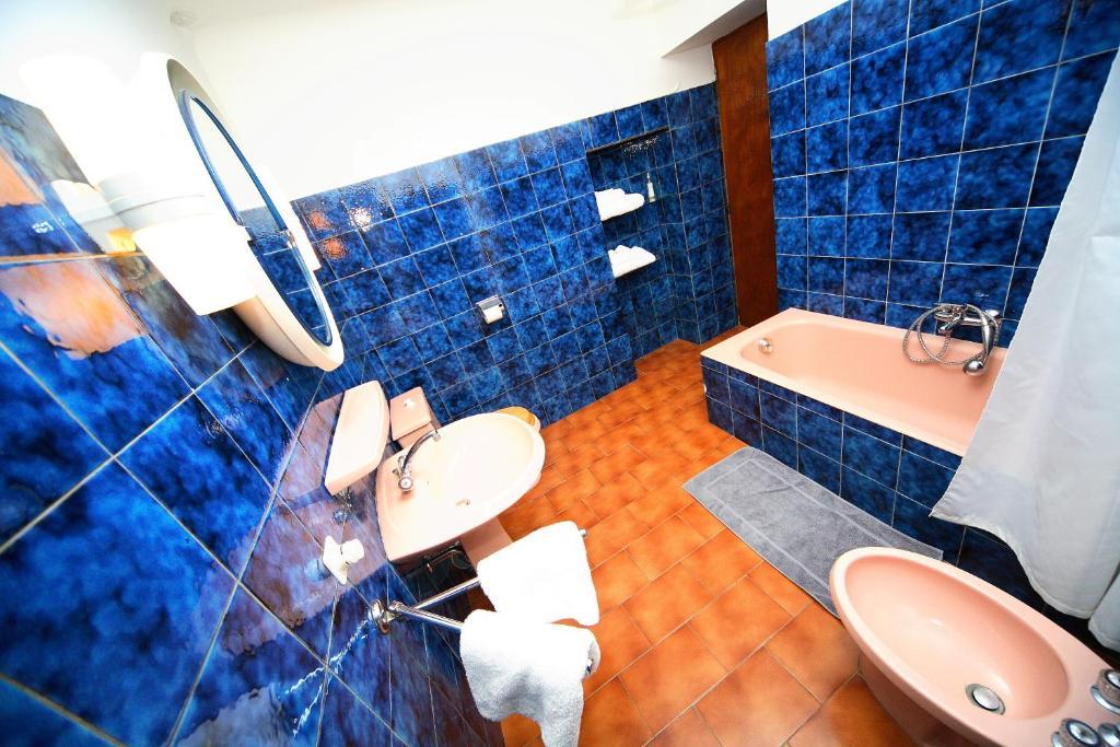 Belle De Nuit Bed & Breakfast Oppede Bilik gambar