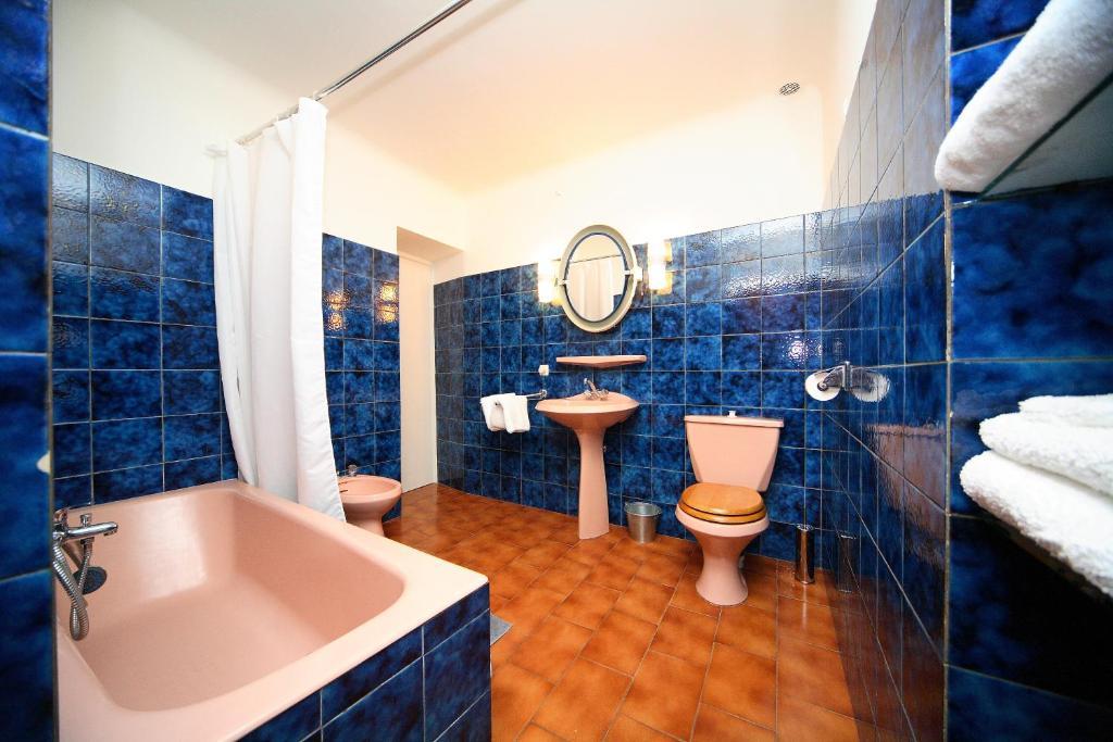 Belle De Nuit Bed & Breakfast Oppede Bilik gambar