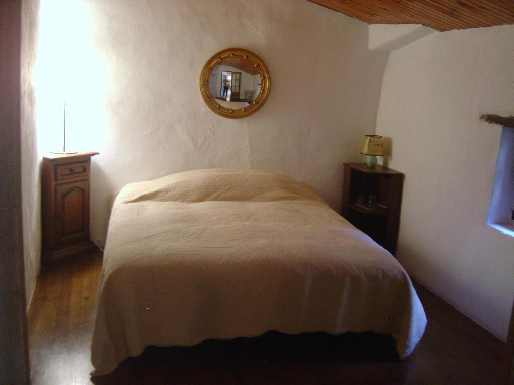 Belle De Nuit Bed & Breakfast Oppede Bilik gambar